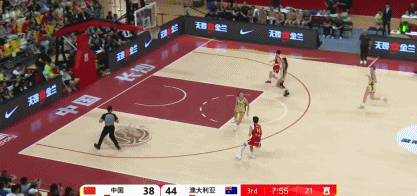 状态反弹！杨舒予11中7得到15分3篮板2助攻