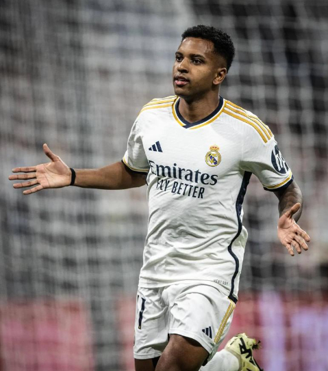 九游登录中心-身价暴跌5000万欧＋赛季报销！皇马巨星不愿离队，如今自讨苦吃|罗德里戈|伯纳乌|罗德里戈·埃尔南德斯·卡斯坎特|圣地亚哥-伯纳乌足球场|美加墨世界杯_新浪体育_新浪新闻